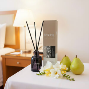 English Pear & Fressia - REED DIFFUSER